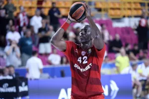 Ολυμπιακός: Φόρεσε ξανά τα ερυθρόλευκα μετά από 4.127 ημέρες ο Ντάνστον!