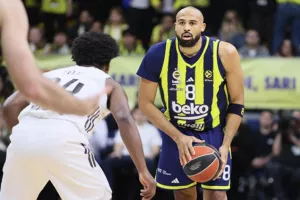 Ξεχωρίζει το Ρεάλ-Φενέρ στο τζάμπολ της 8ης αγωνιστικής