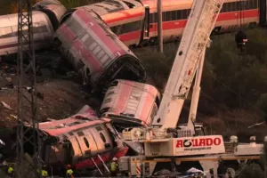 Γιατί συγκρούστηκαν τα τρένα στην Ισπανία; Η «ανεξήγητη απόφαση» που στοίχισε 68 ζωές