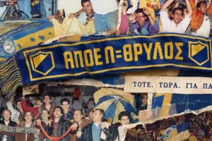 Επιστρέφει το ιστορικό κασκόλ!
