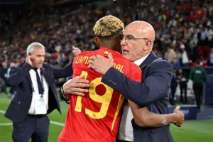 Ντε Λα Φουέντε: «Ο Γιαμάλ θα γίνει ο απόλυτος θρύλος του ποδοσφαίρου»