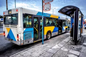 Συνελήφθη 65χρονος οδηγός λεωφορείου που παραβίασε δύο κόκκινα φανάρια