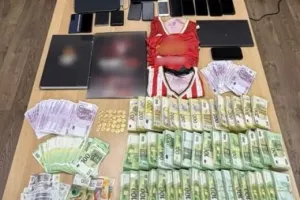 Σκάνδαλο μπάσκετ: Τι βρέθηκε στα σπίτια δύο διαιτητών – Δείτε φωτογραφίες