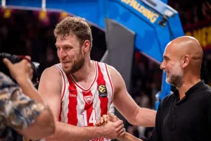 Η θερμή χειραψία Βεζένκοβ - Γκουαρντιόλα!