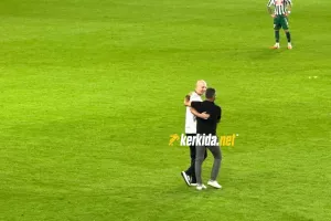 (Φώτος kerkida) Η πρώτη "μάχη" και η αγκαλιά!