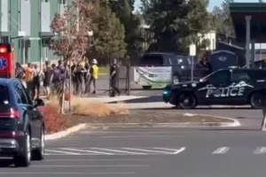 Πυροβολισμοί σε σχολείο του Όρεγκον: Πέντε νεκροί, ανάμεσά τους ο 16χρονος δράστης