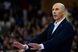 Πεναρόγια: «Να είμαστε σταθεροί και στις δύο πλευρές του γηπέδου»