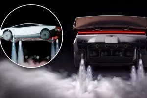 Tesla Roadster: Το αυτοκίνητο που πετάει και κάνει backflips (βίντεο)