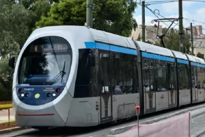 Τραμ παρέσυρε πεζή στον Πειραιά