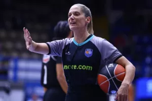 Χειροπέδες στην Τσαρούχα – Οδηγείται στη ΓΑΔΑ