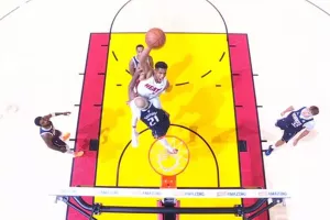 NBA Top 10: Το απίστευτο κάρφωμα του Αντετοκούνμπο στην κορυφή