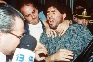 Τον συνέλαβαν, αποθεώθηκε, τους χαμογελούσε… έκλαψε