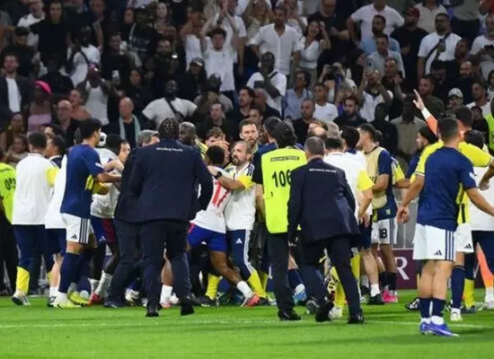Ξύλο μετά το τέλος του Λιόν-Φενέρμπαχτσε