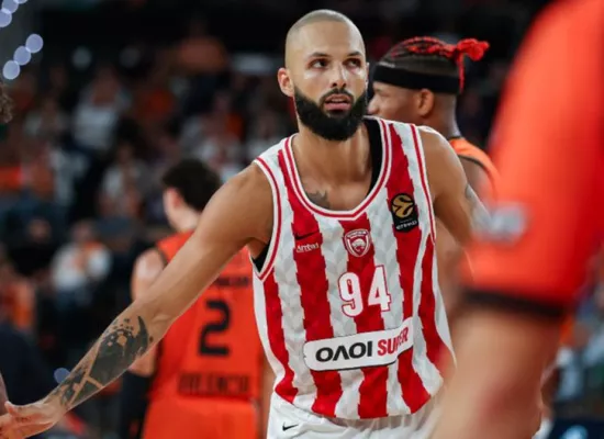Με ψυχή πρωταθλητή Ευρώπης ο Ολυμπιακός γύρισε από το -28 και ξέρανε τη Βαλένθια!