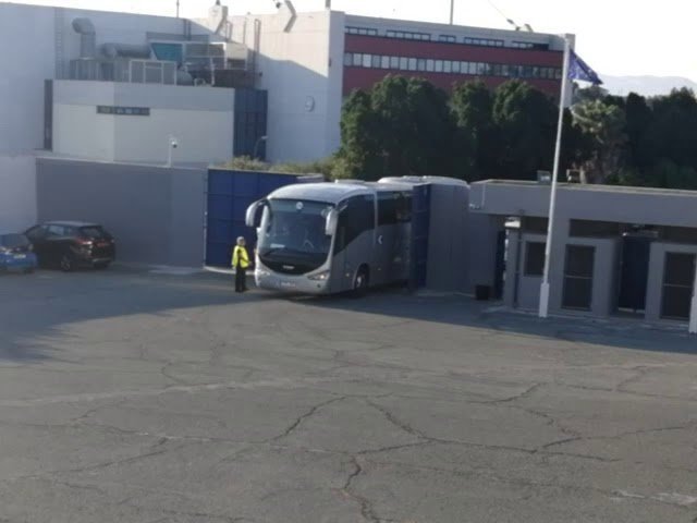 Άφιξη αποστολής ΑΕΚ στο ΜΑΚ για το ματς με τον Ολυμπιακό