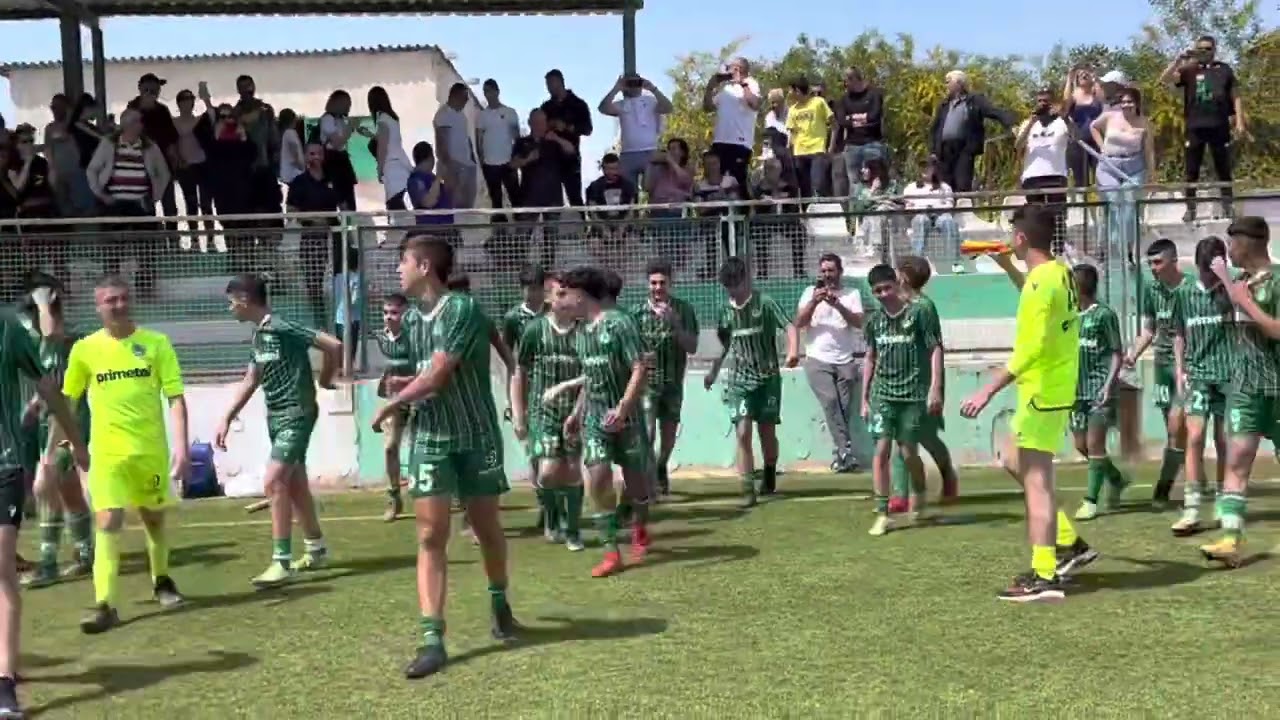 ΟΛΕ με τους γονείς (Πρωταθλήτρια Ομόνοια Κ14)