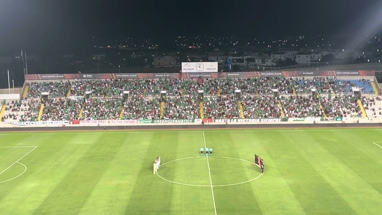 Γιουχαΐσματα για μονόλεπτο σιγή Βασίλισσας Ελισάβετ