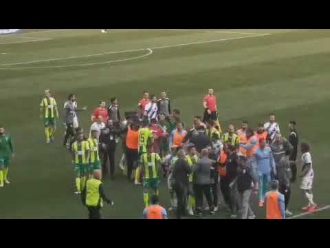 Σύρραξη στο Απόλλων - ΑΕΚ