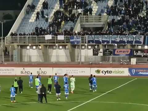 Τραγούδι οι Απολλωνίστες, χειροκρότημα οι παίκτες