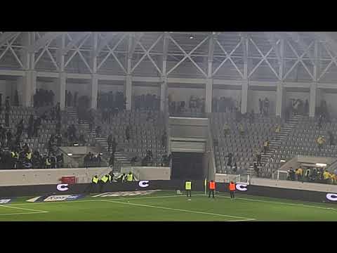 Πόλεμος με καρέκλες ανάμεσα σε οπαδούς ΑΕΛ και Απόλλων