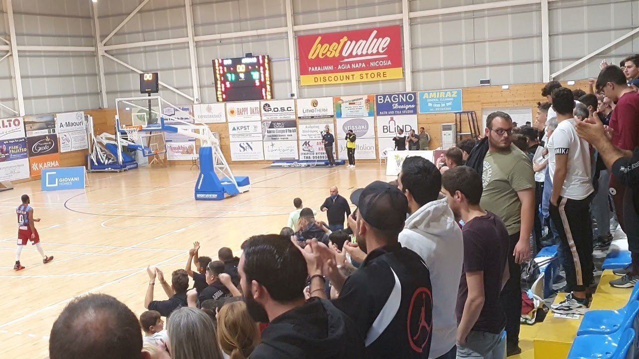 Χειροκρότημα πάρα την ήττα