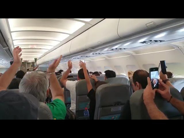 ΑΕΚτζήδες στο αεροπλάνο (1)