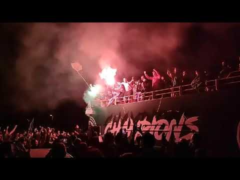 Πυρσοί και… «Ομόνοια τρελαίνομαι»!