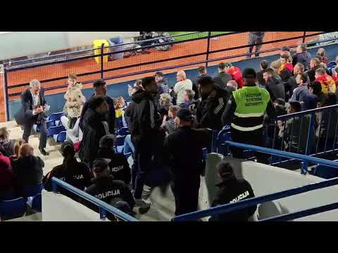 Οι τέσσερις διεθνείς που έμειναν εκτός, πήραν θέση στην εξέδρα του Gradski Stadion