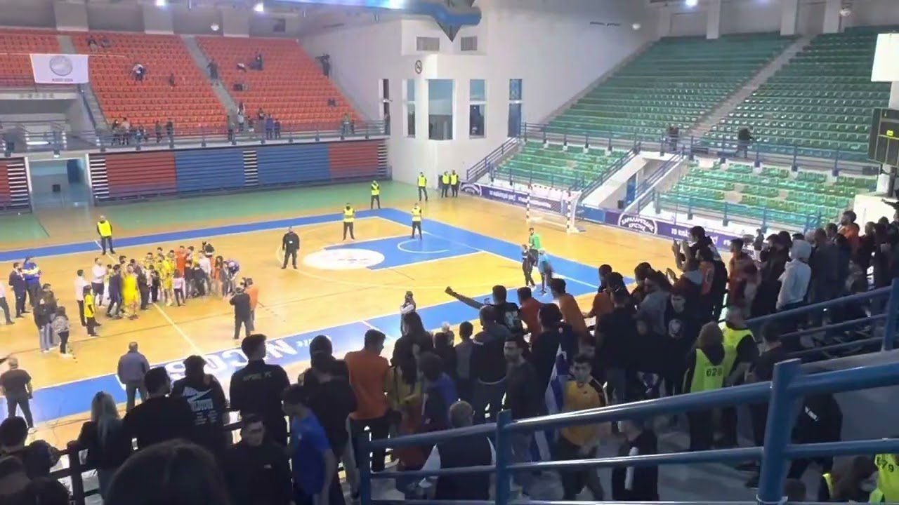 «ΑΠΟΕΛ-ΑΠΟΕΛ» κόσμος και φουτσαλιστές