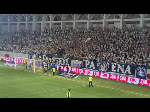 Απολλωνίστες με παίχτες μετά τη νίκη επί της ΑΕΛ