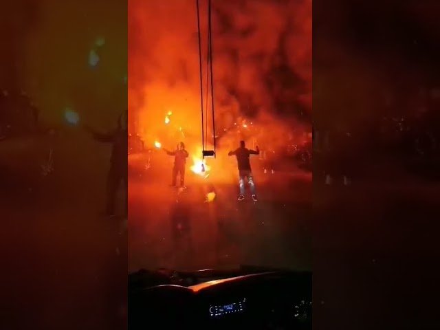 Αποθέωση στο πούλμαν του Ολυμπιακού!