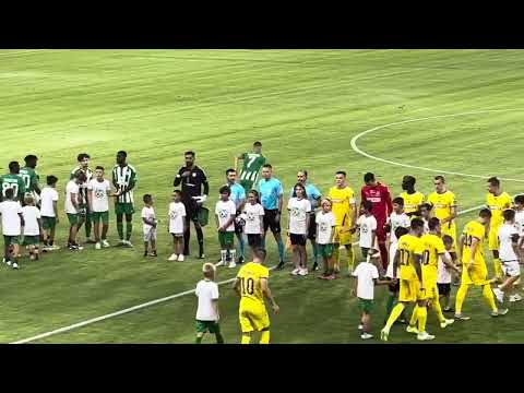 Είσοδος ποδοσφαιριστών Άρης - Μπάτε